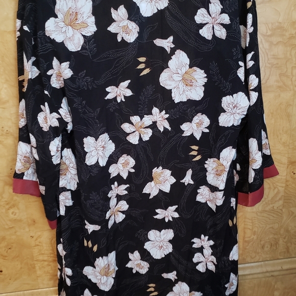 Japanese bloom Kimono Duster - Picture 3 of 3